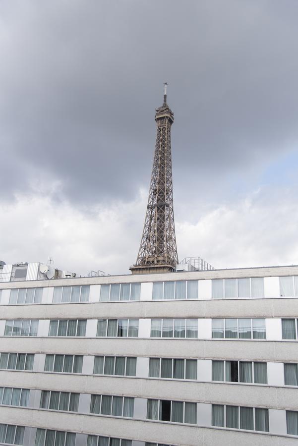 Апартаменты Veeve - Steps From The Eiffel Tower Париж Экстерьер фото